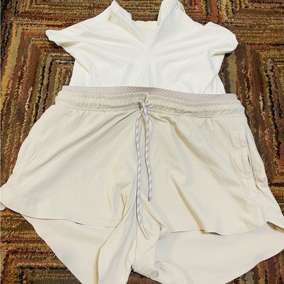 Athleta 2 in 1 Crest Gray Lined Shortie Shorts Women's Size 8 - Picture 3 of 7